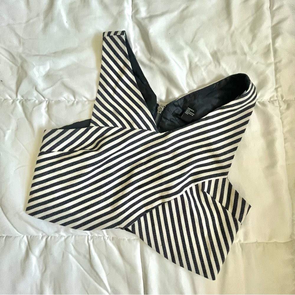 Forever 21 Asymmetrical Striped Crop Top with Zipper Size M